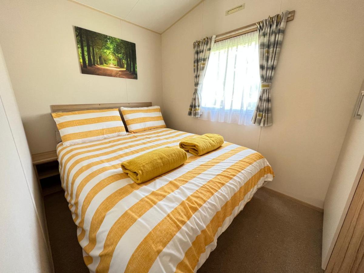 Mallard Corner, Cosy Cotswold Lakeview Lodge South Cerney Exteriér fotografie