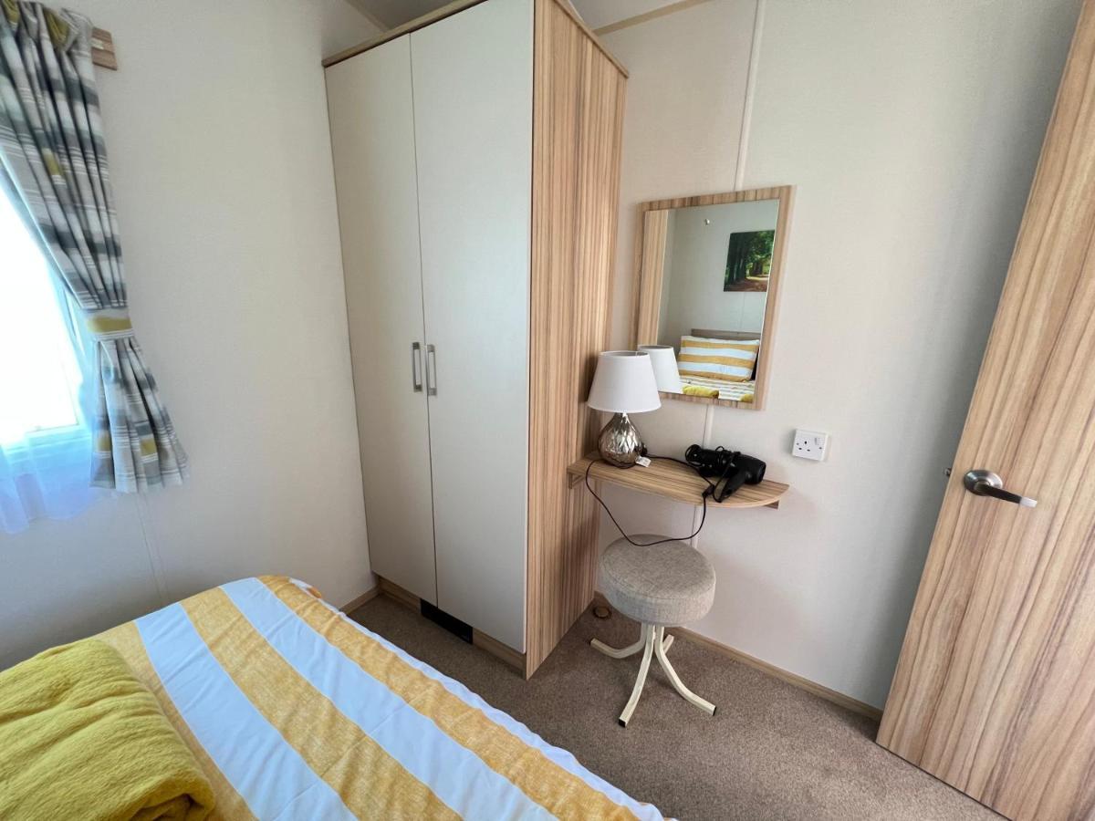 Mallard Corner, Cosy Cotswold Lakeview Lodge South Cerney Exteriér fotografie