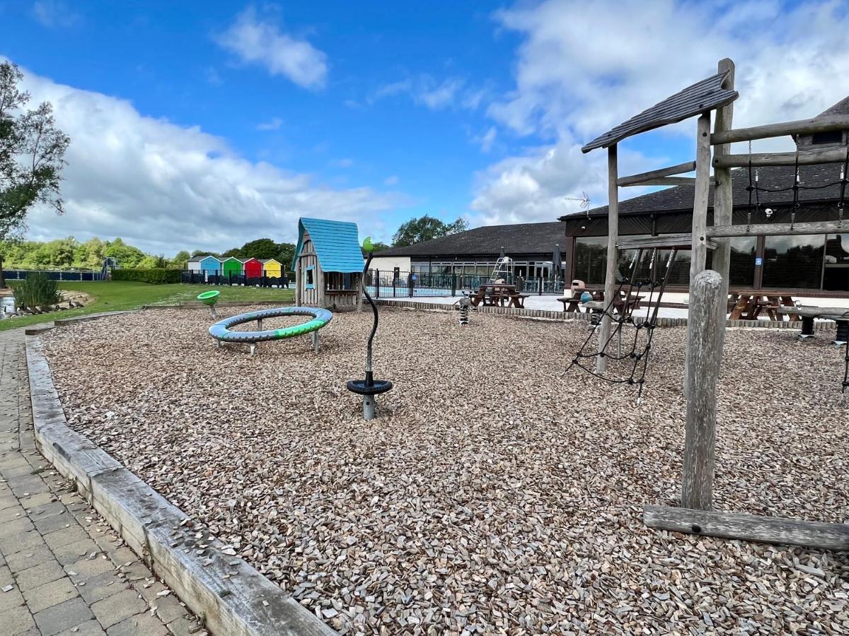 Mallard Corner, Cosy Cotswold Lakeview Lodge South Cerney Exteriér fotografie