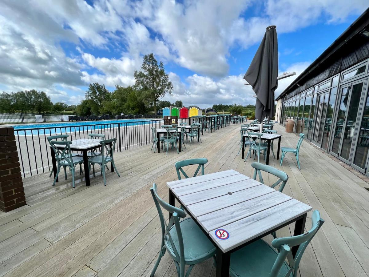 Mallard Corner, Cosy Cotswold Lakeview Lodge South Cerney Exteriér fotografie