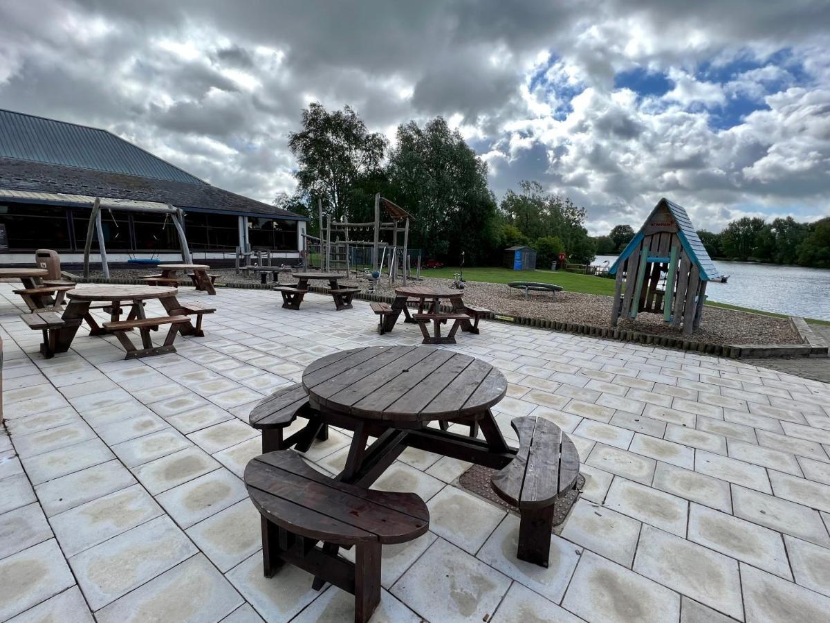 Mallard Corner, Cosy Cotswold Lakeview Lodge South Cerney Exteriér fotografie