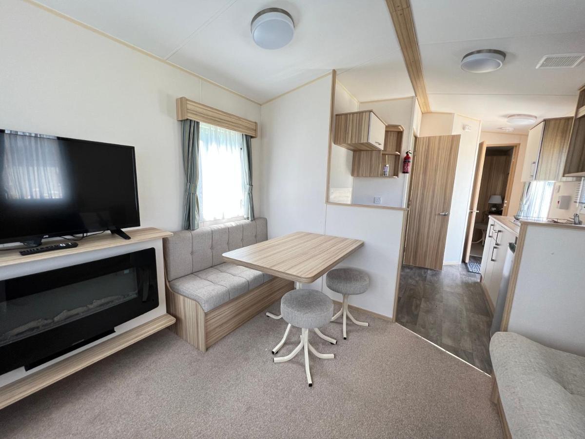 Mallard Corner, Cosy Cotswold Lakeview Lodge South Cerney Exteriér fotografie