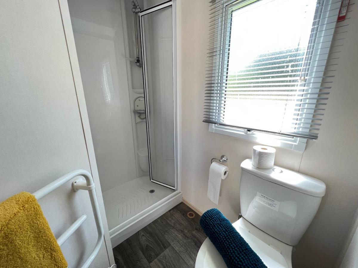 Mallard Corner, Cosy Cotswold Lakeview Lodge South Cerney Exteriér fotografie