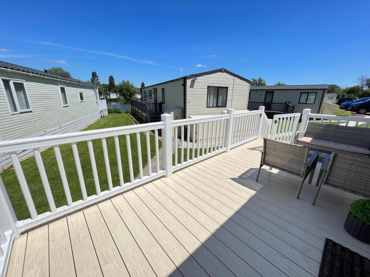 Mallard Corner, Cosy Cotswold Lakeview Lodge South Cerney Exteriér fotografie