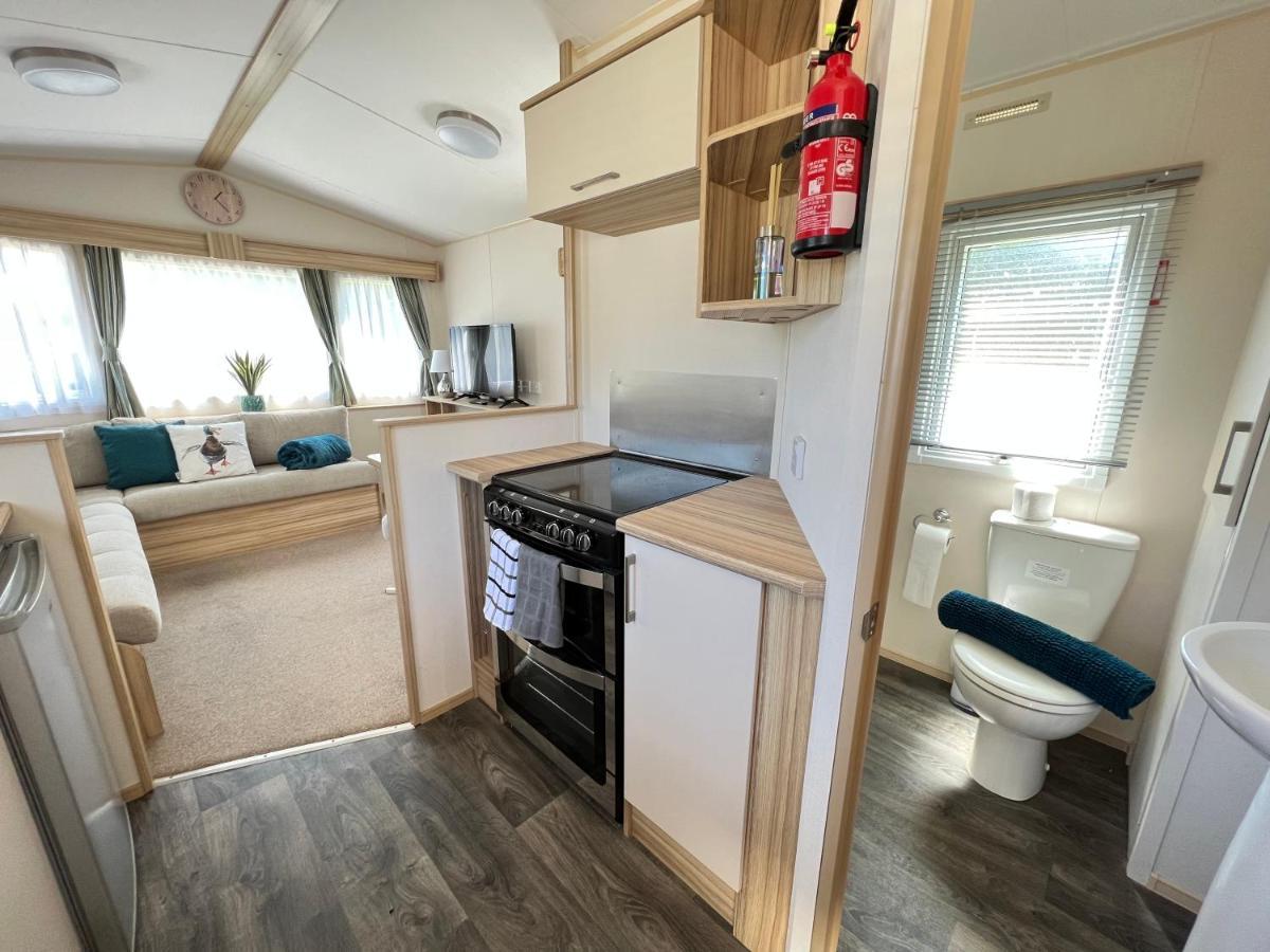 Mallard Corner, Cosy Cotswold Lakeview Lodge South Cerney Exteriér fotografie