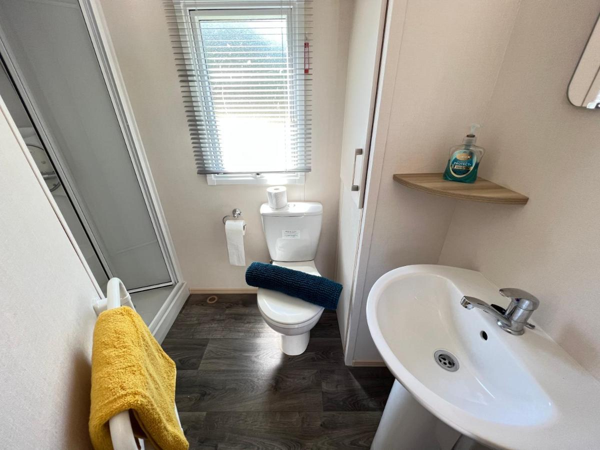 Mallard Corner, Cosy Cotswold Lakeview Lodge South Cerney Exteriér fotografie