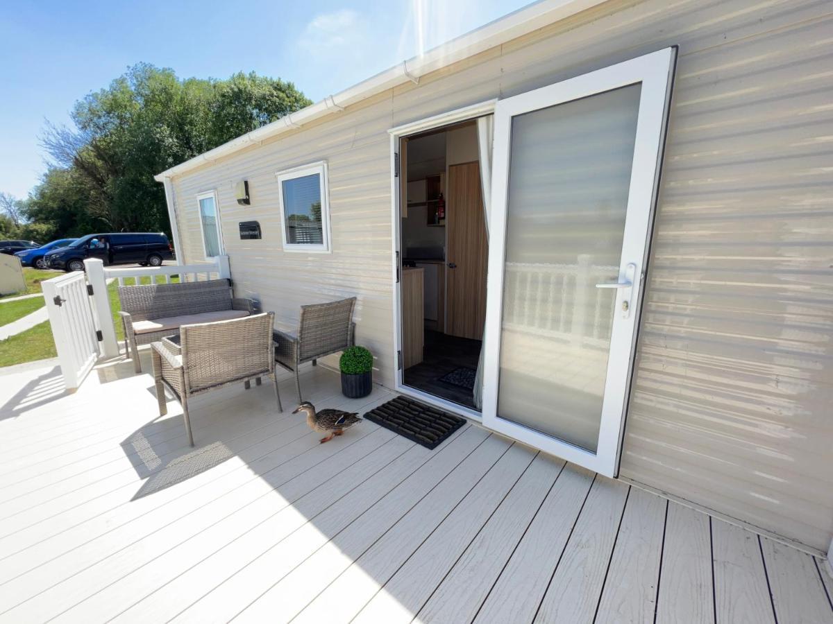 Mallard Corner, Cosy Cotswold Lakeview Lodge South Cerney Exteriér fotografie