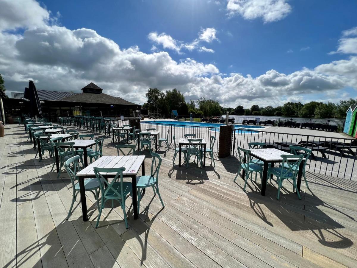 Mallard Corner, Cosy Cotswold Lakeview Lodge South Cerney Exteriér fotografie