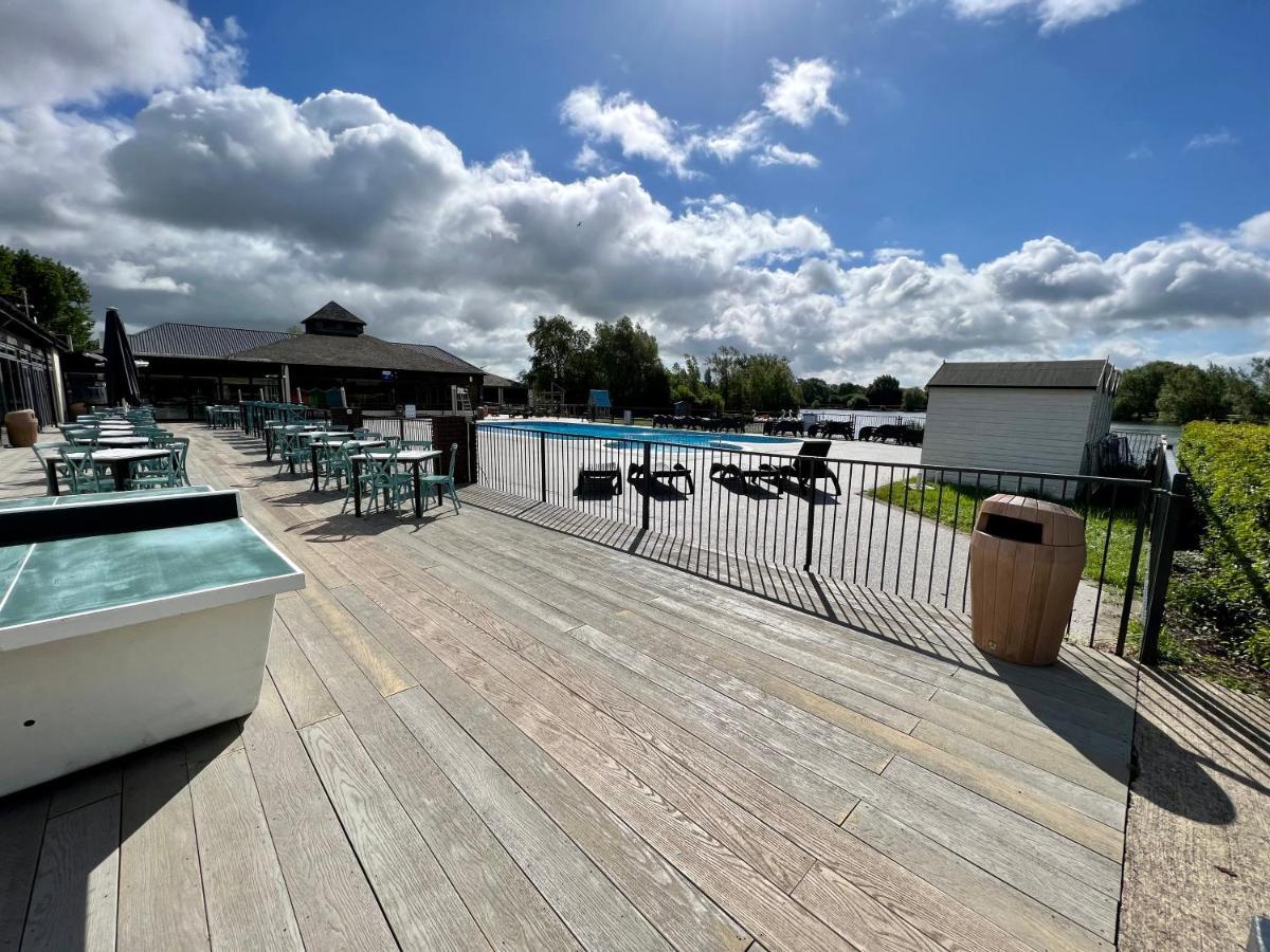 Mallard Corner, Cosy Cotswold Lakeview Lodge South Cerney Exteriér fotografie