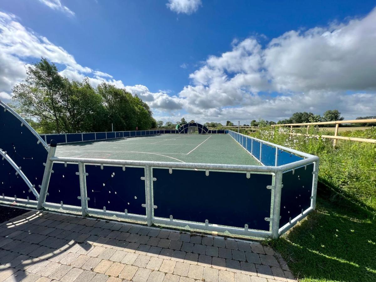 Mallard Corner, Cosy Cotswold Lakeview Lodge South Cerney Exteriér fotografie